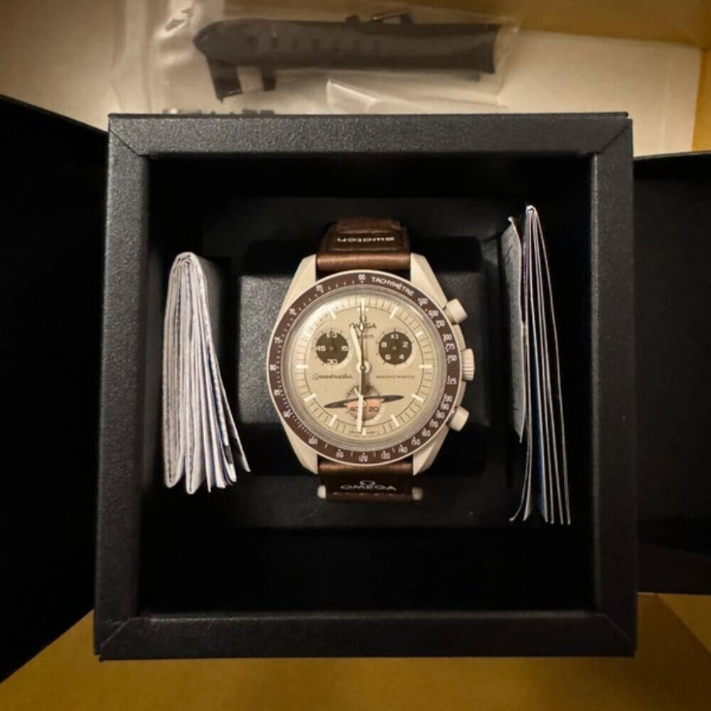 NEW IN BOX Omega x Swatch Bioceramic Moonswatch - Mission to Saturn Wristwatch - Picture 2 of 7